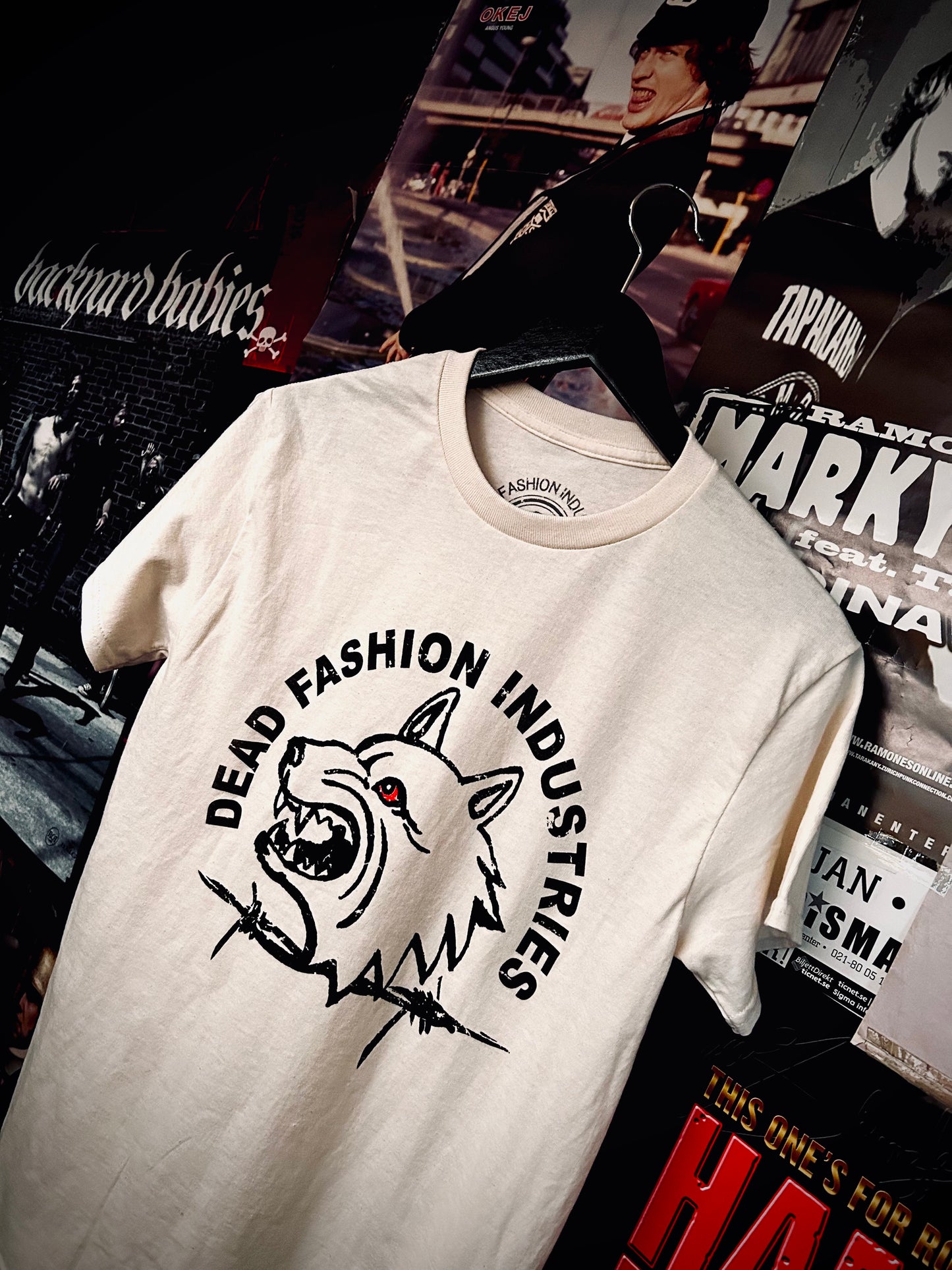 Prison Wolf - T-Shirt