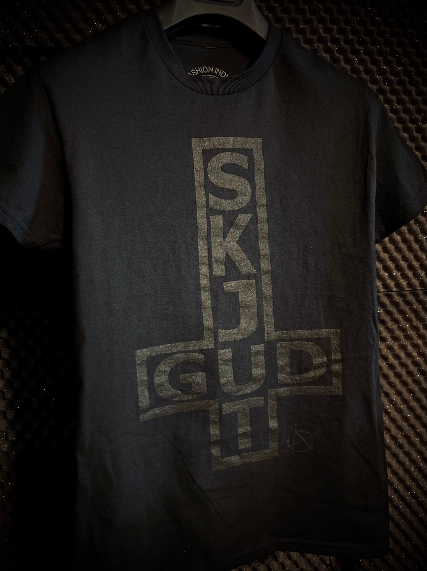 Skjut Gud - T-Shirt (black on black)